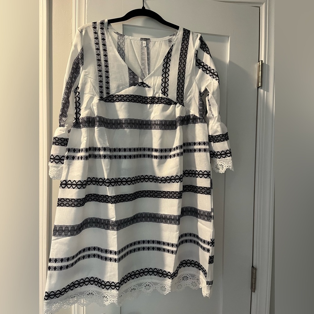 Casual white dress with black pattern